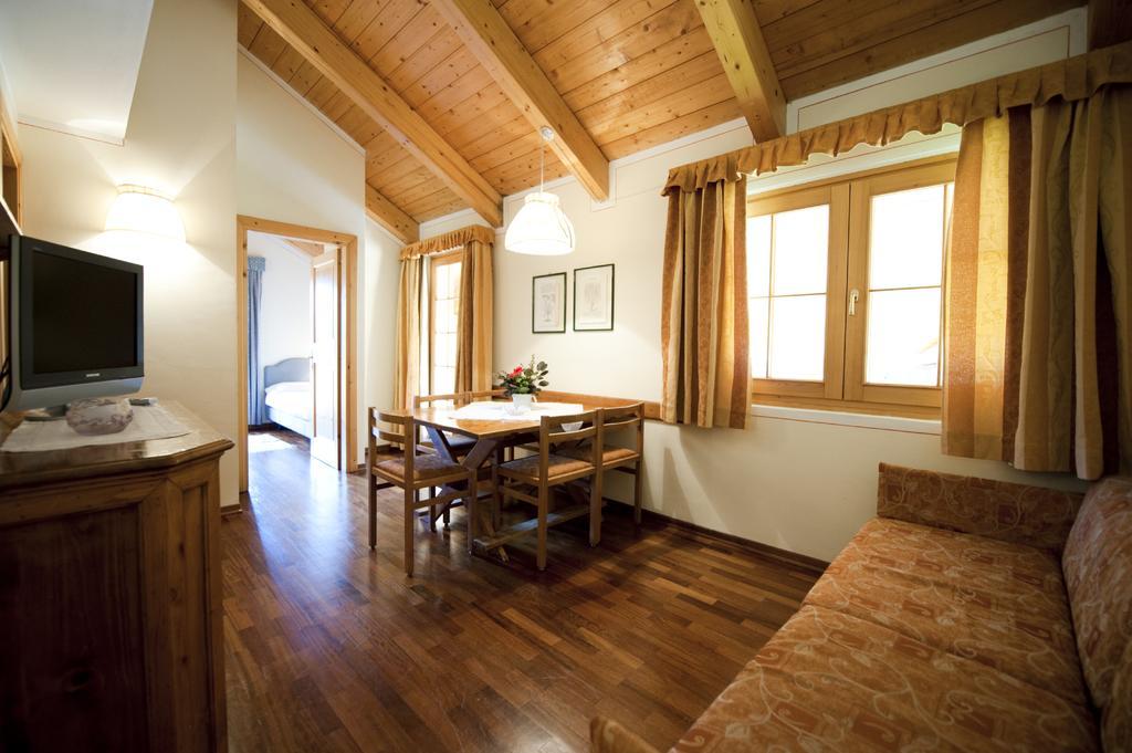 Holidays Dolomiti Apartment Resort 카리솔로 객실 사진