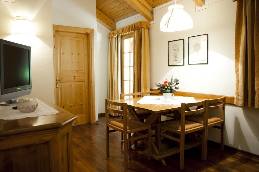 Holidays Dolomiti Apartment Resort 카리솔로 객실 사진